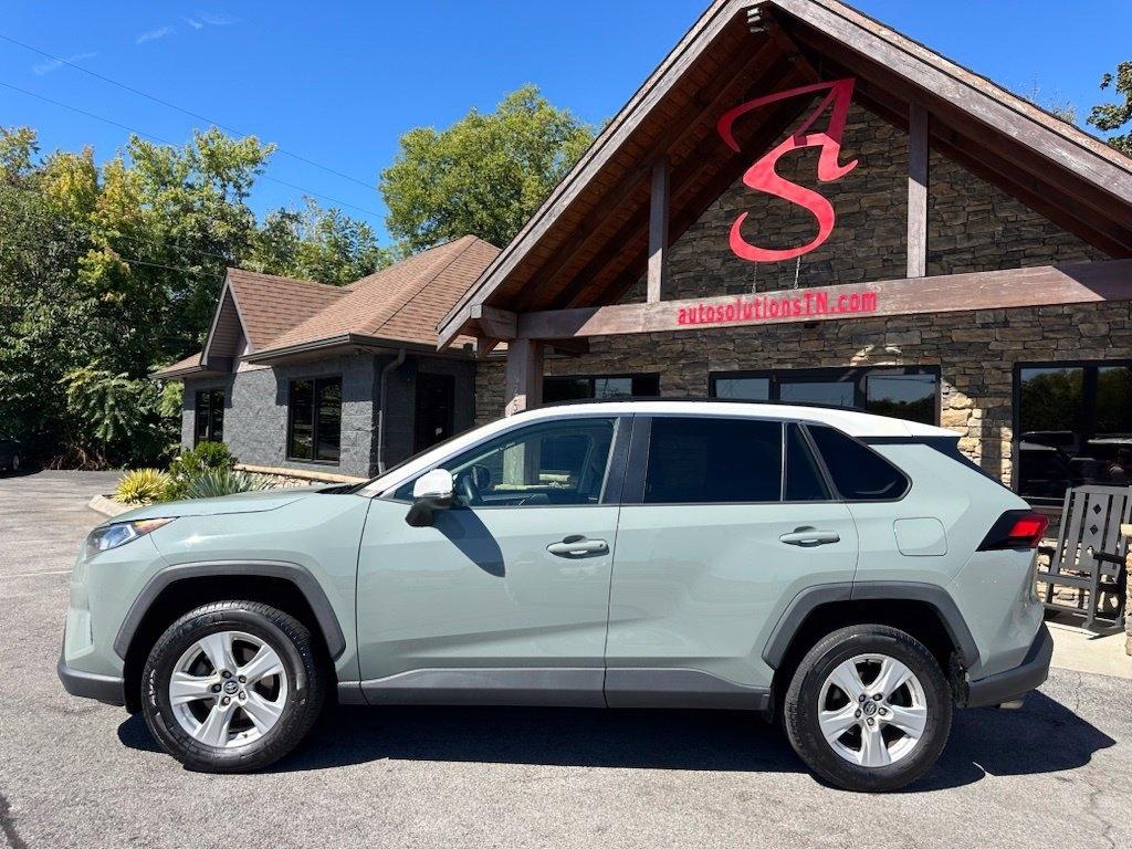 Toyota RAV4 XLE FWD (Natl) 2020
