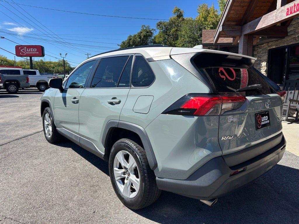 Toyota RAV4 XLE FWD (Natl) 2020