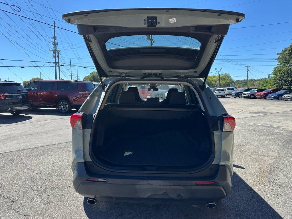 Toyota RAV4 XLE FWD (Natl) 2020