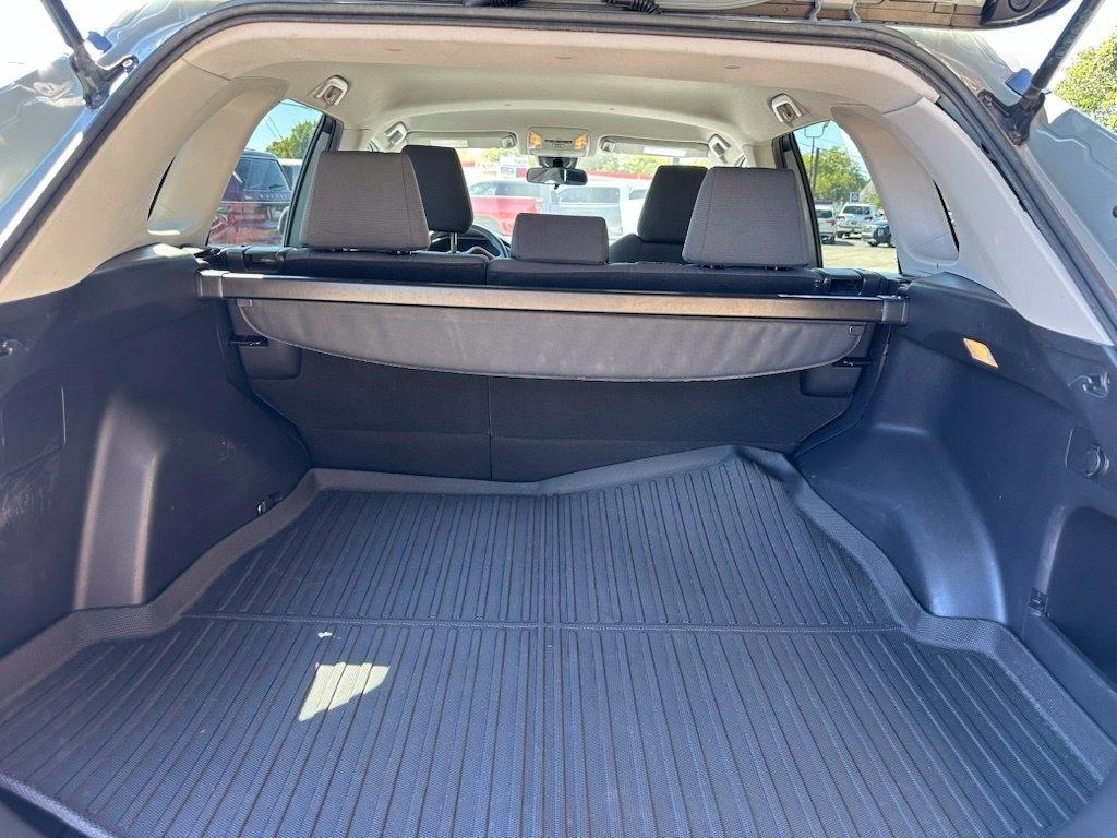 Toyota RAV4 XLE FWD (Natl) 2020