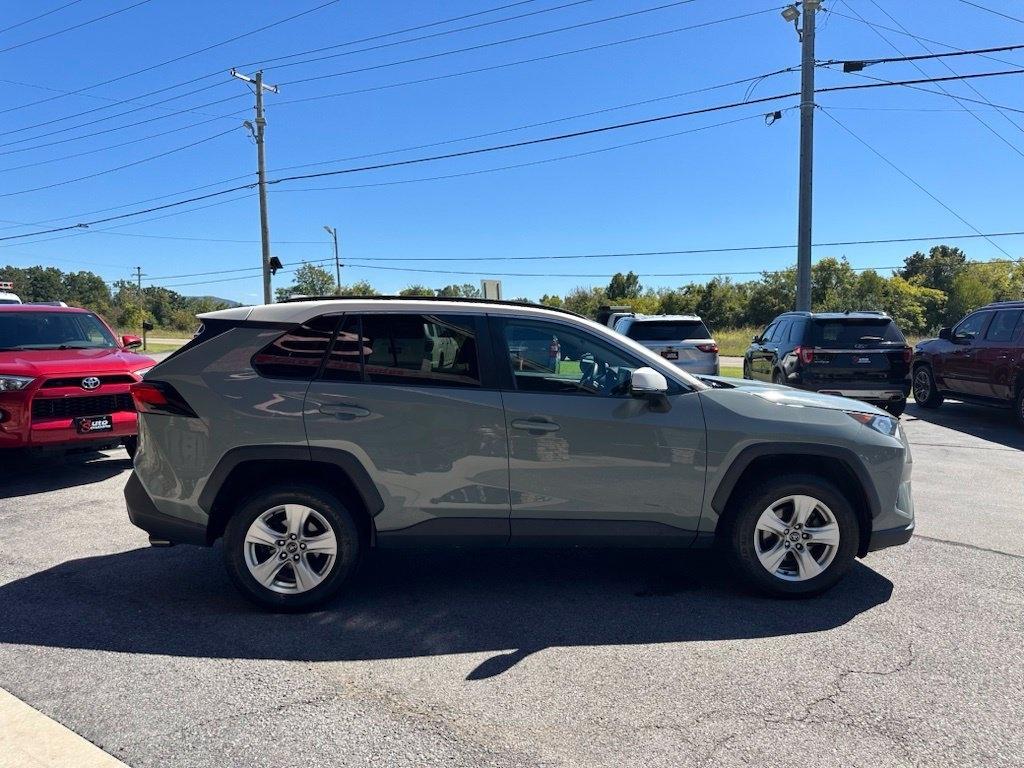 Toyota RAV4 XLE FWD (Natl) 2020