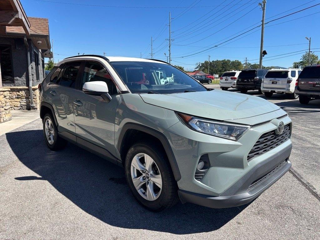 Toyota RAV4 XLE FWD (Natl) 2020