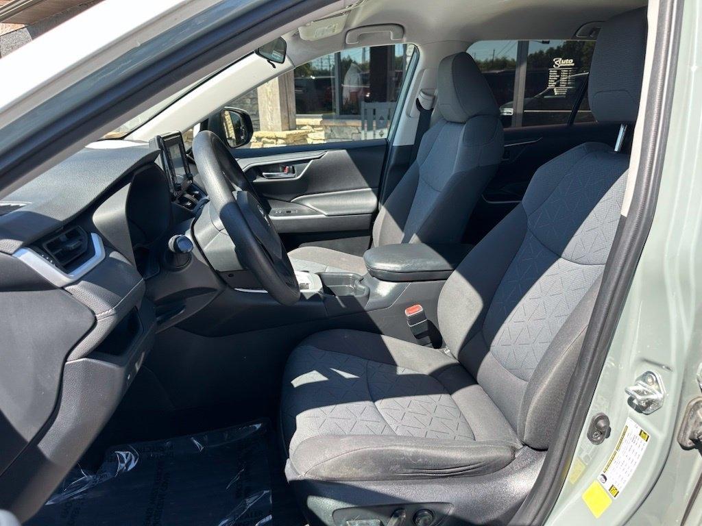 Toyota RAV4 XLE FWD (Natl) 2020