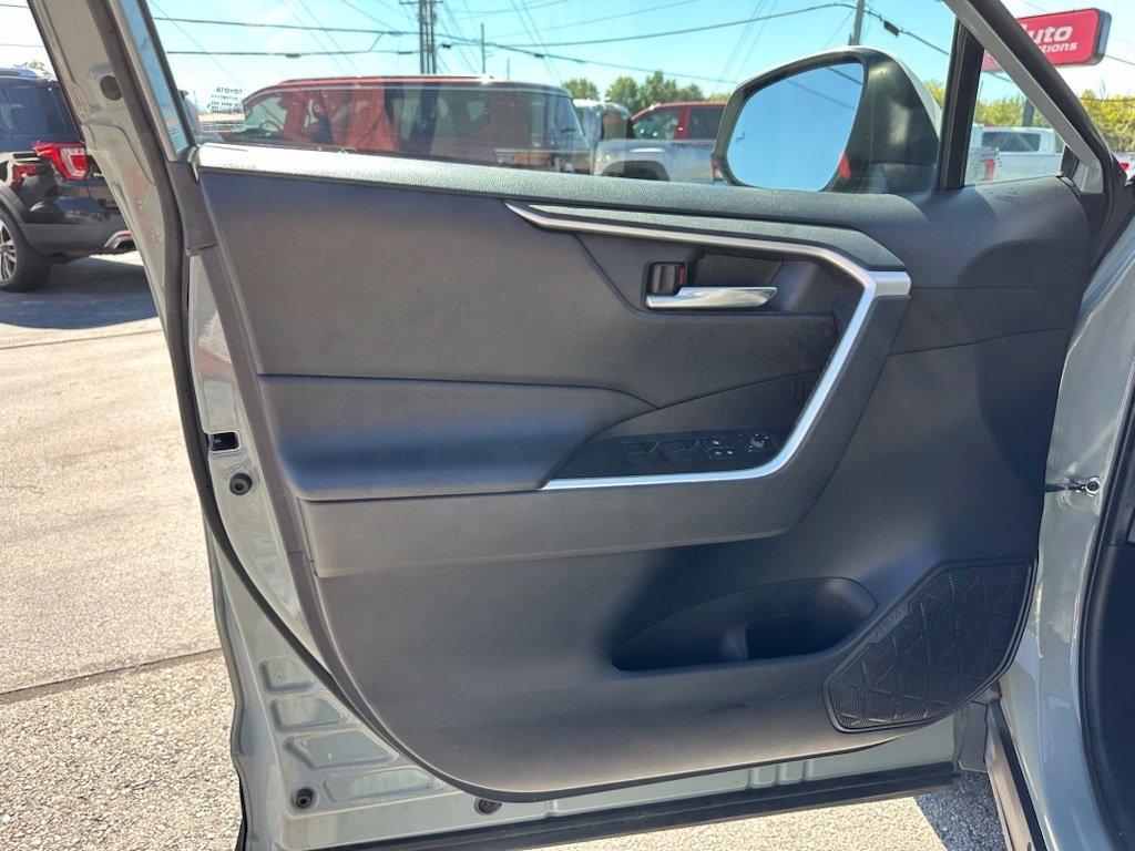 Toyota RAV4 XLE FWD (Natl) 2020