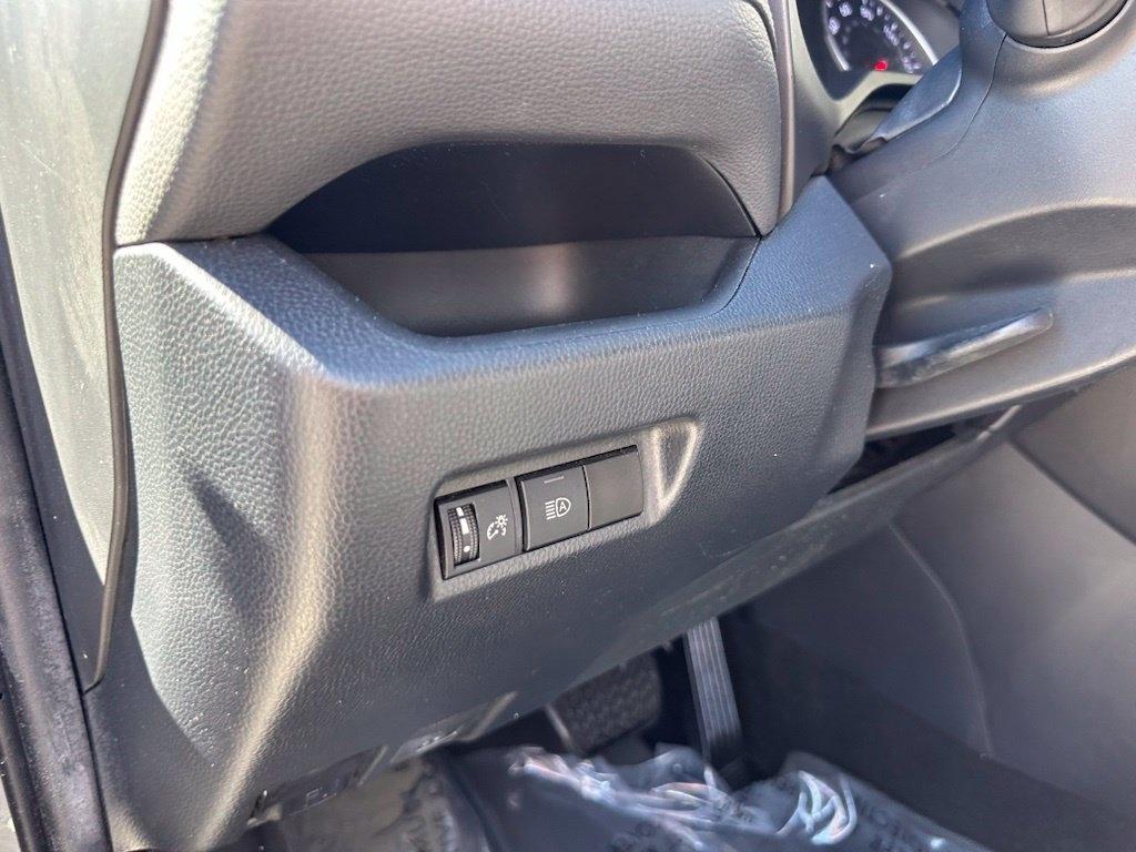 Toyota RAV4 XLE FWD (Natl) 2020