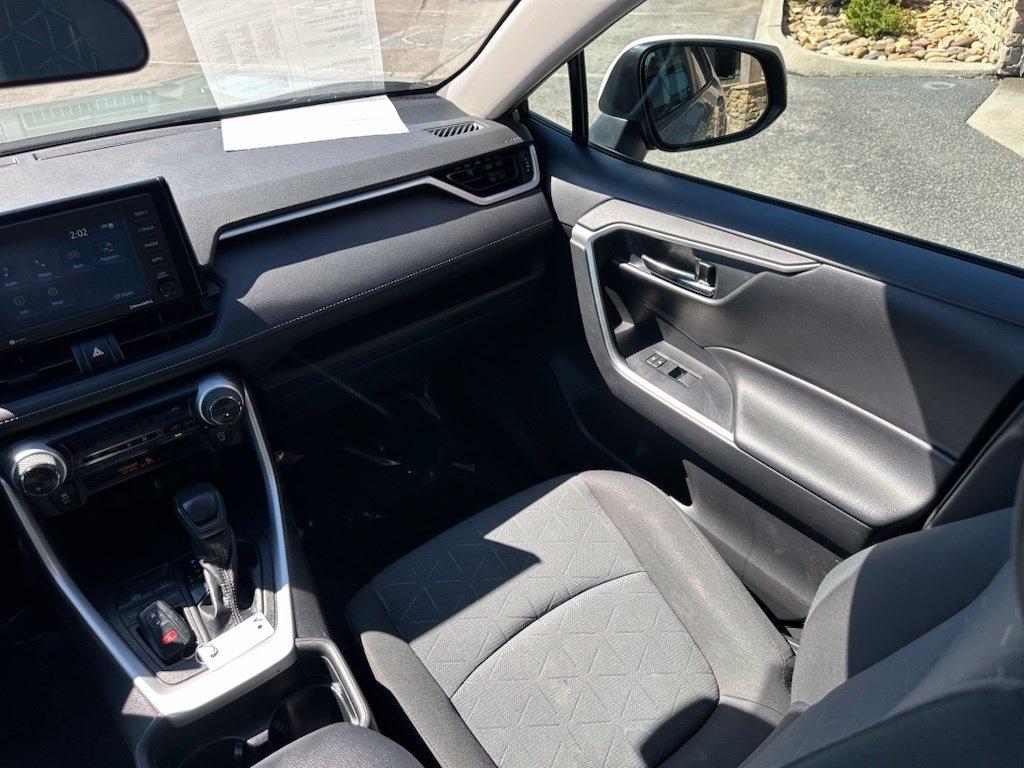 Toyota RAV4 XLE FWD (Natl) 2020