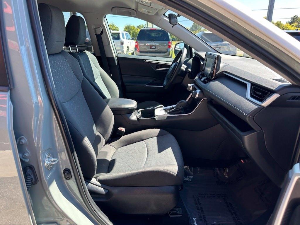 Toyota RAV4 XLE FWD (Natl) 2020