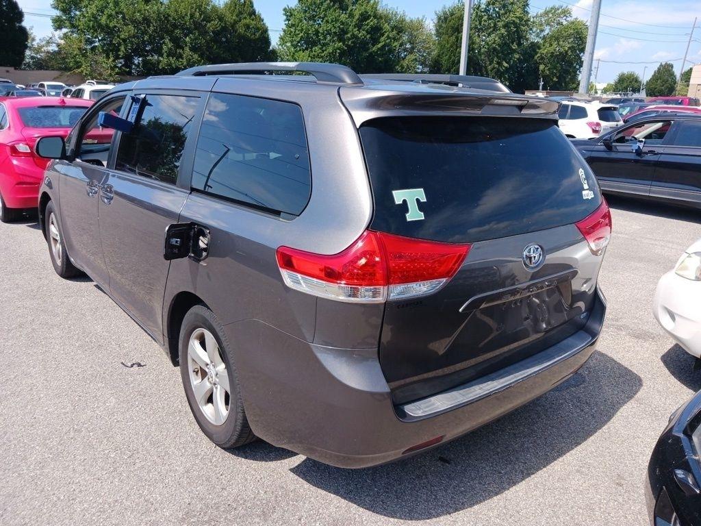 Toyota Sienna 5dr 7-Pass Van V6 LE FWD (Natl) 2012