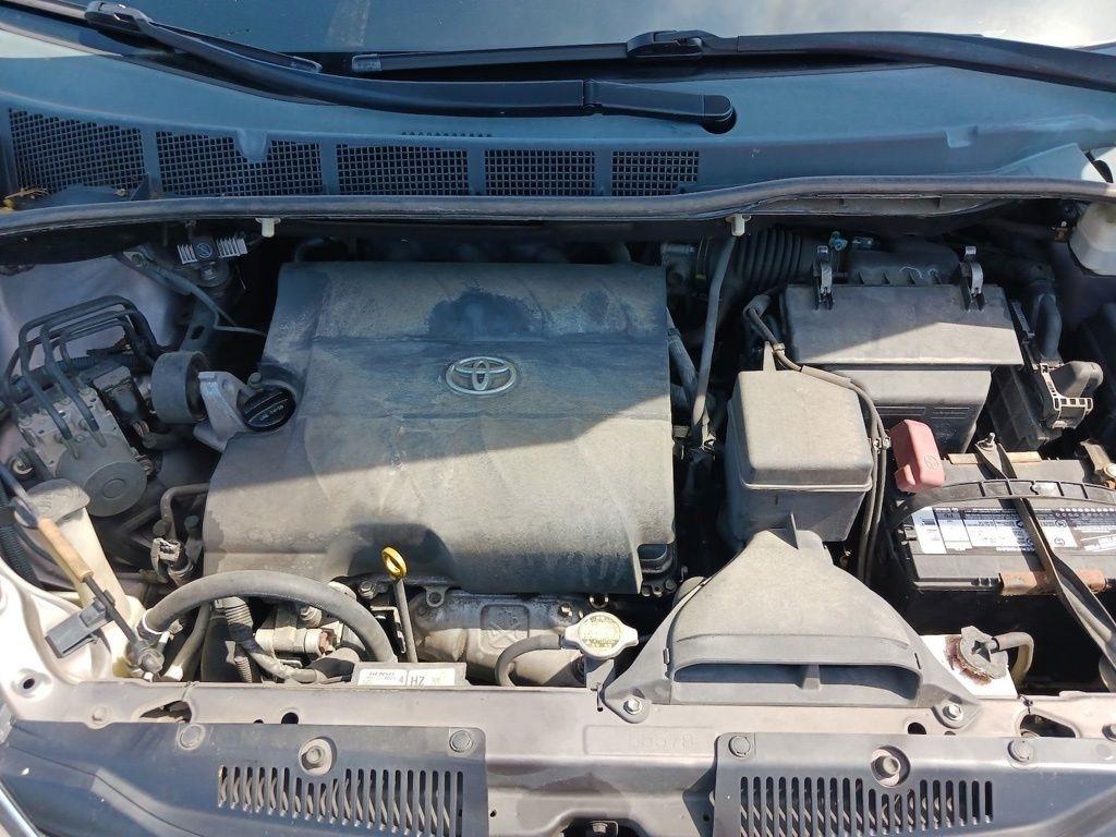 Toyota Sienna 5dr 7-Pass Van V6 LE FWD (Natl) 2012