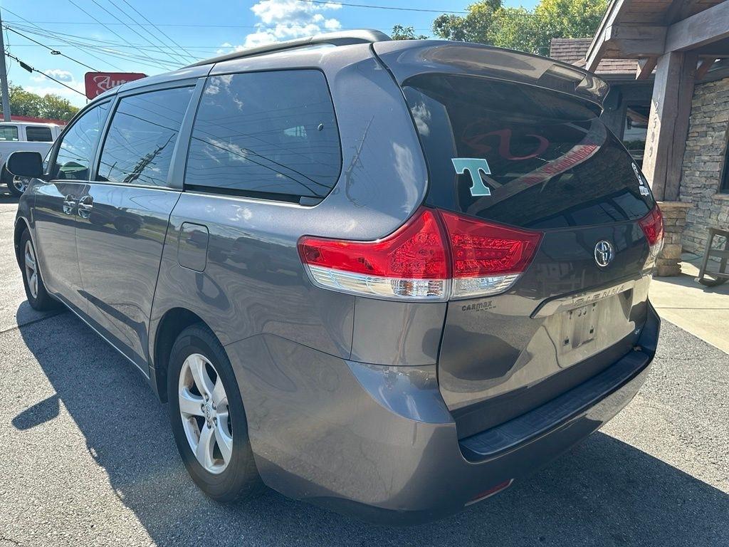 Toyota Sienna 5dr 7-Pass Van V6 LE FWD (Natl) 2012