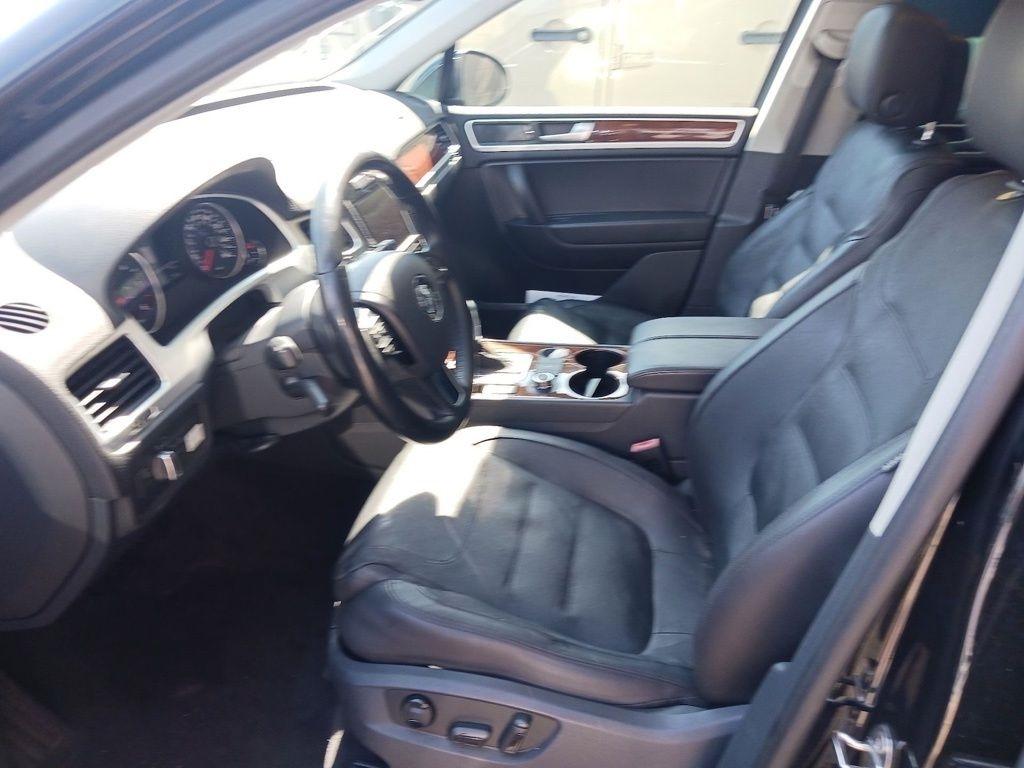 Volkswagen Touareg 4dr TDI Sport w/Nav 2014