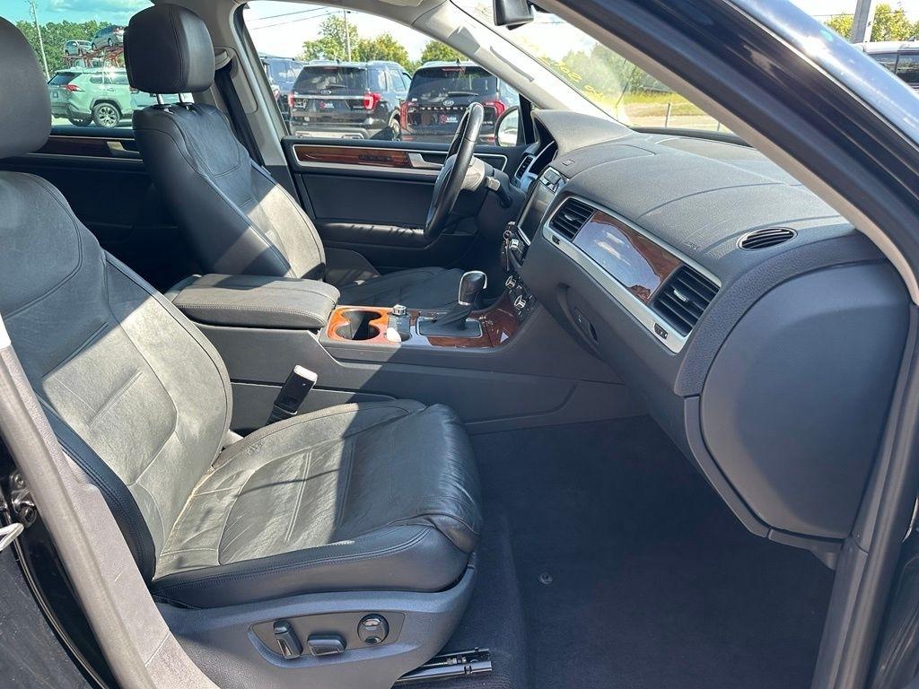 Volkswagen Touareg 4dr TDI Sport w/Nav 2014