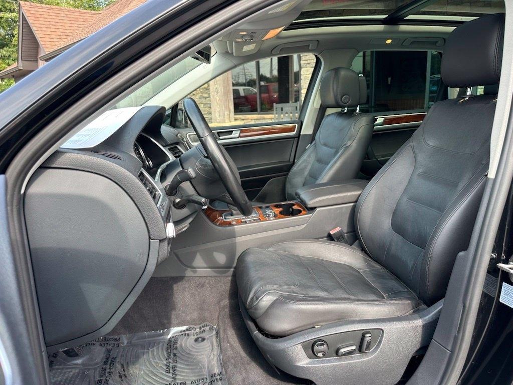 Volkswagen Touareg 4dr TDI Sport w/Nav 2014
