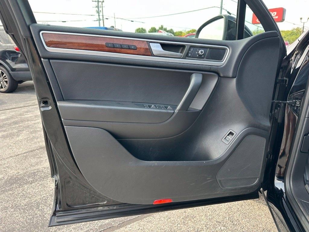 Volkswagen Touareg 4dr TDI Sport w/Nav 2014