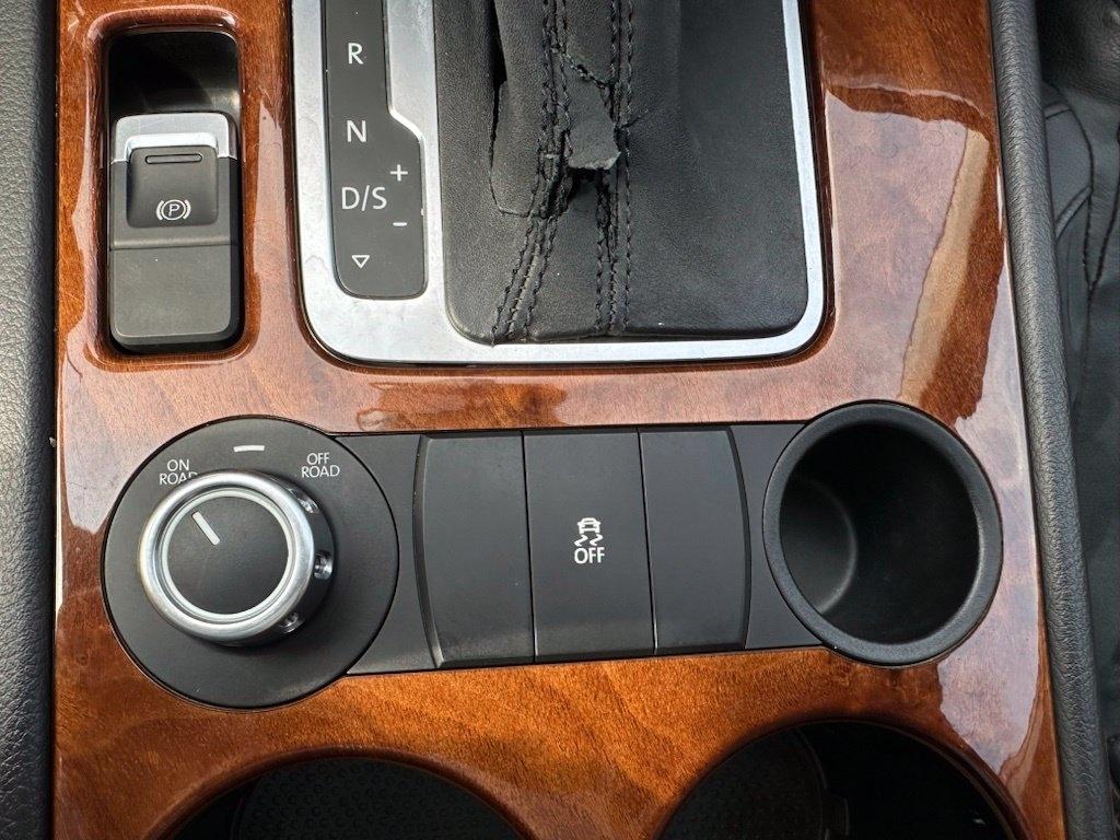 Volkswagen Touareg 4dr TDI Sport w/Nav 2014