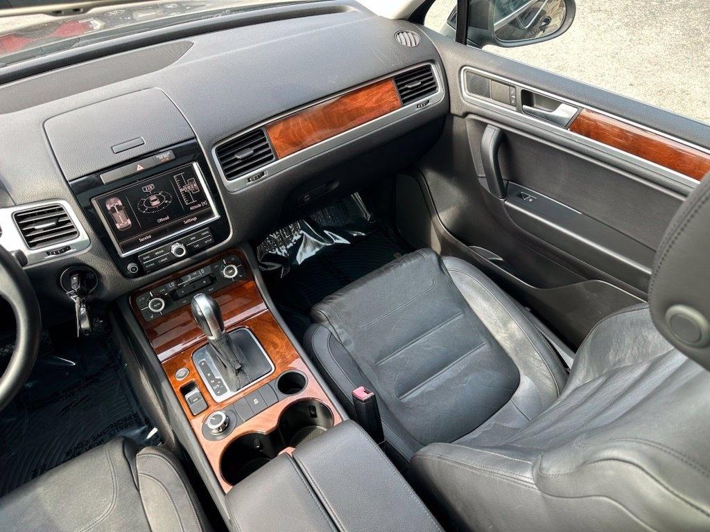 Volkswagen Touareg 4dr TDI Sport w/Nav 2014