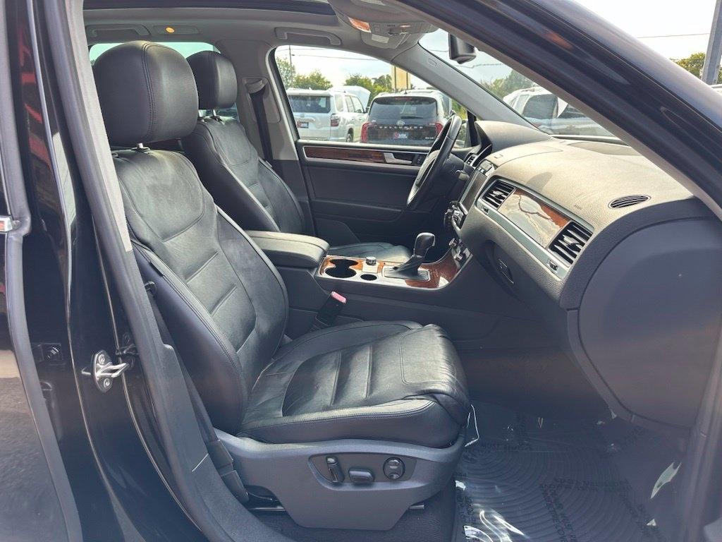 Volkswagen Touareg 4dr TDI Sport w/Nav 2014