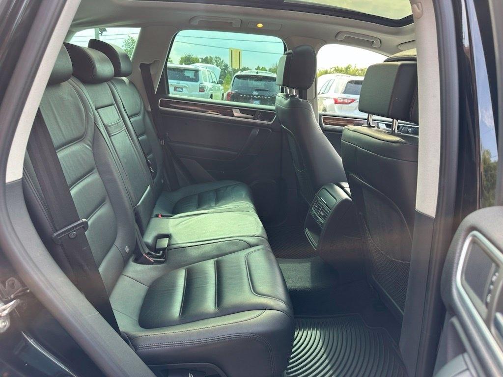 Volkswagen Touareg 4dr TDI Sport w/Nav 2014