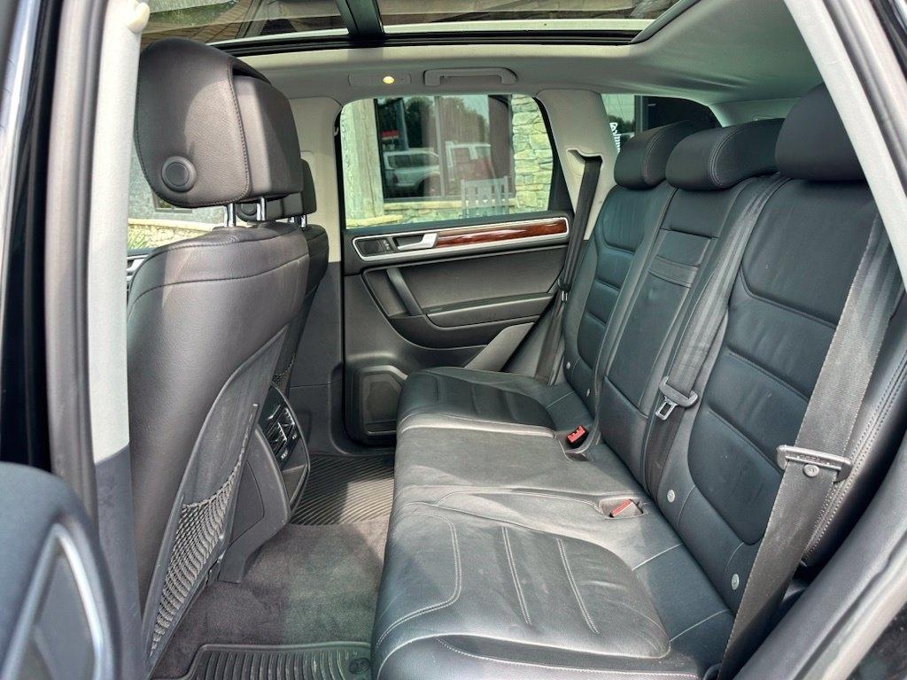 Volkswagen Touareg 4dr TDI Sport w/Nav 2014