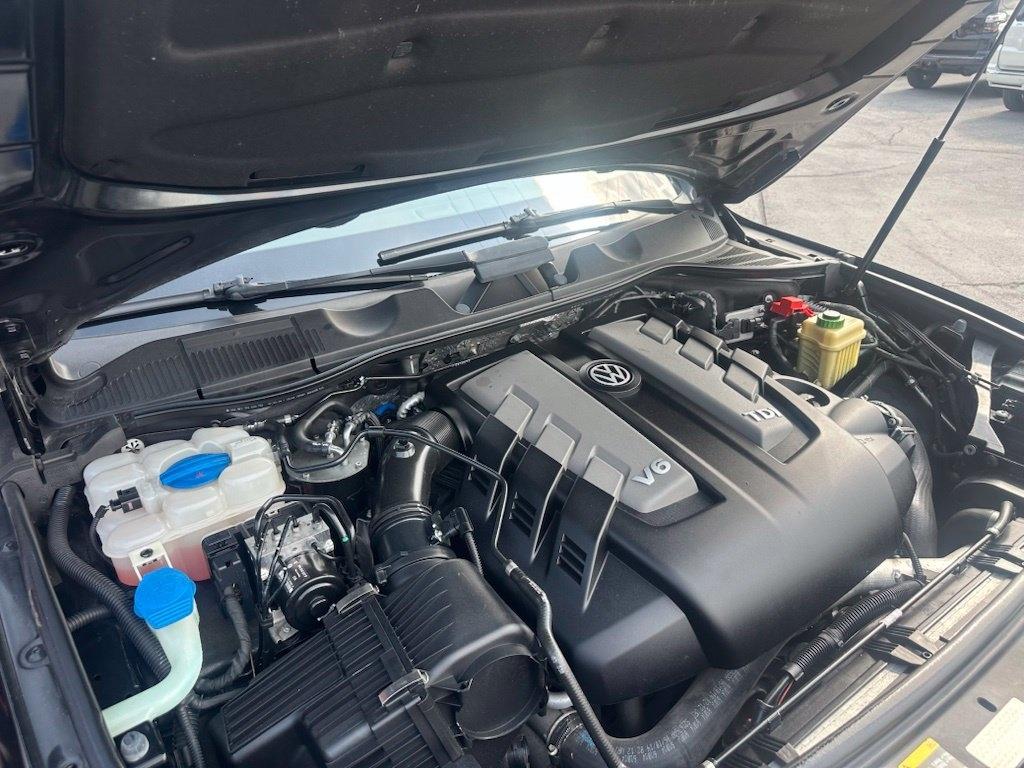 Volkswagen Touareg 4dr TDI Sport w/Nav 2014