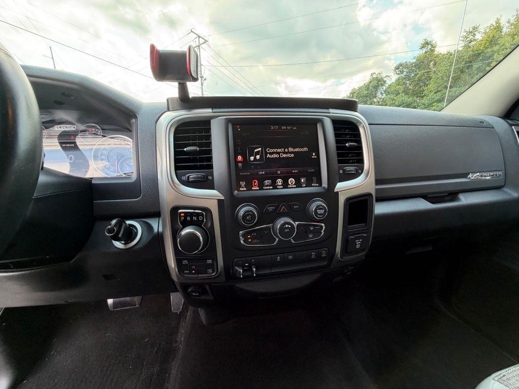 RAM 1500 4WD Crew Cab 140.5" Big Horn 2016