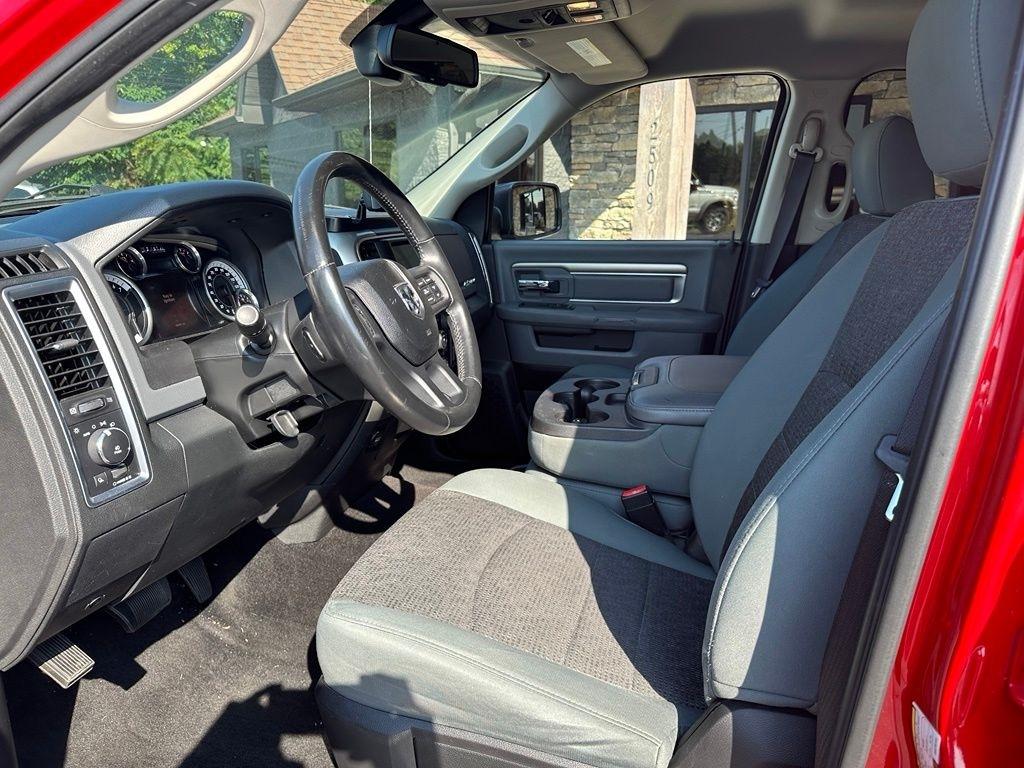 RAM 1500 4WD Crew Cab 140.5" Big Horn 2016