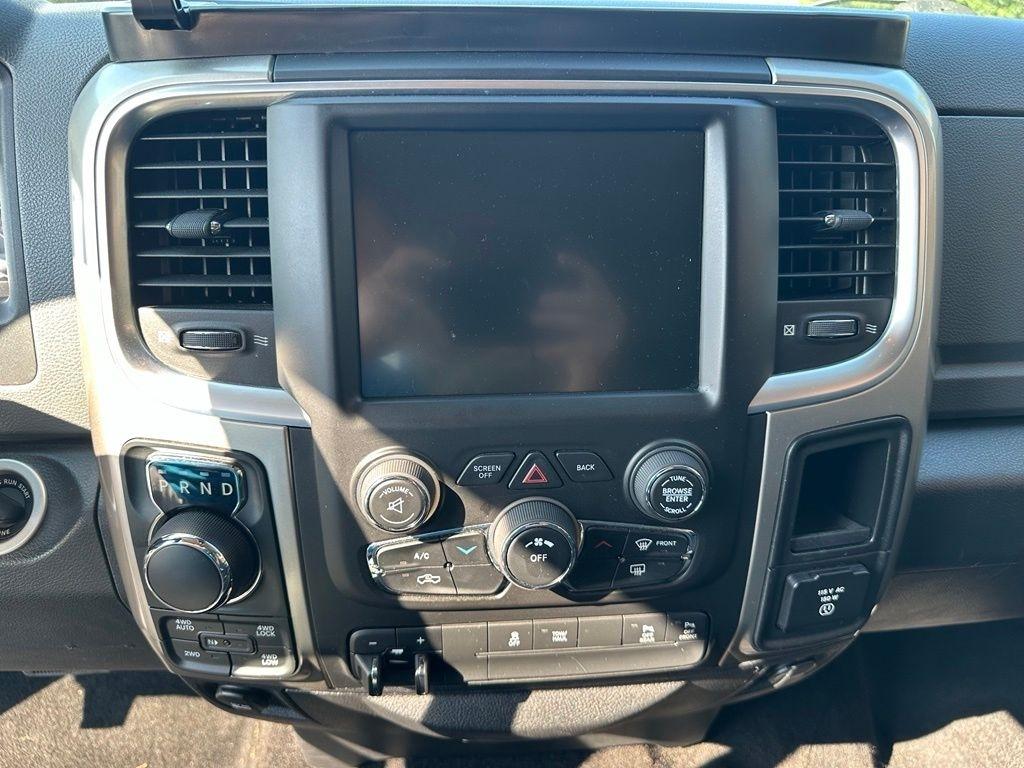 RAM 1500 4WD Crew Cab 140.5" Big Horn 2016