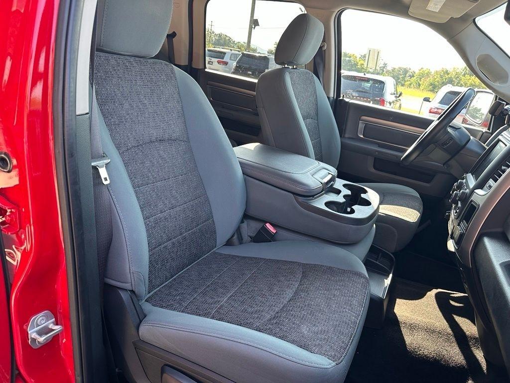 RAM 1500 4WD Crew Cab 140.5" Big Horn 2016