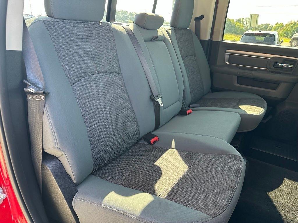 RAM 1500 4WD Crew Cab 140.5" Big Horn 2016