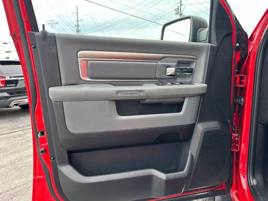 RAM 1500 4WD Crew Cab 140.5" Big Horn 2016