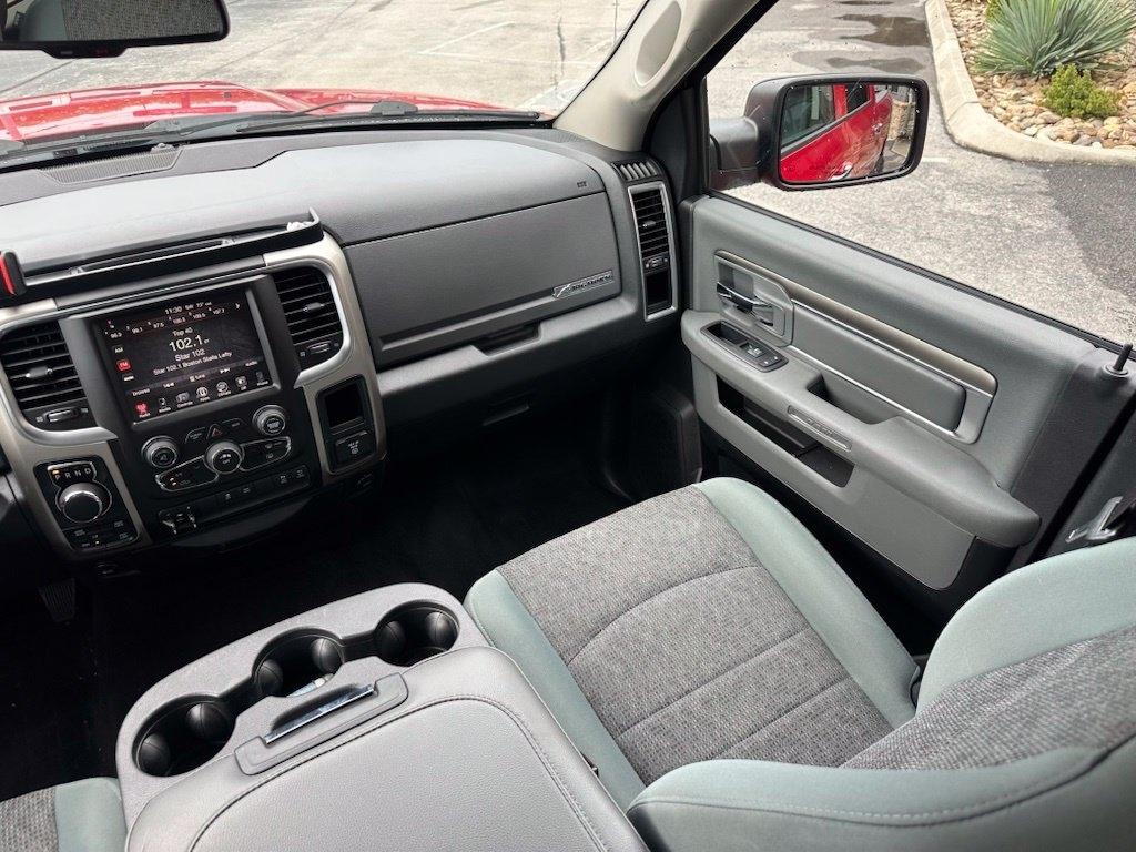 RAM 1500 4WD Crew Cab 140.5" Big Horn 2016