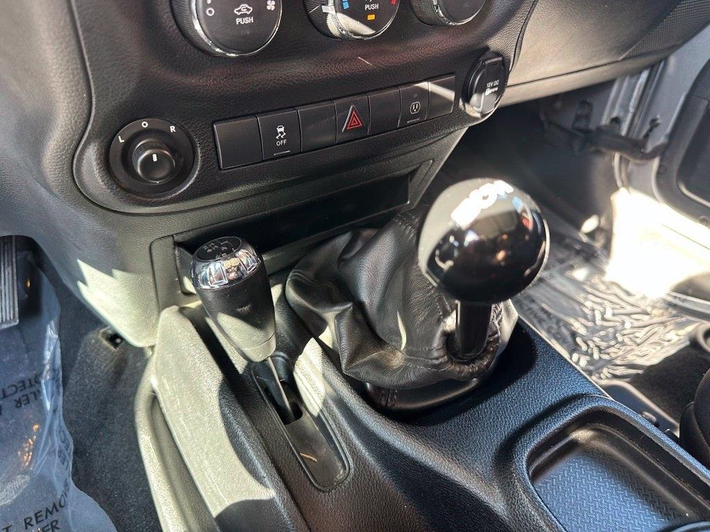 Jeep Wrangler Unlimited 4WD 4dr Sahara 2014