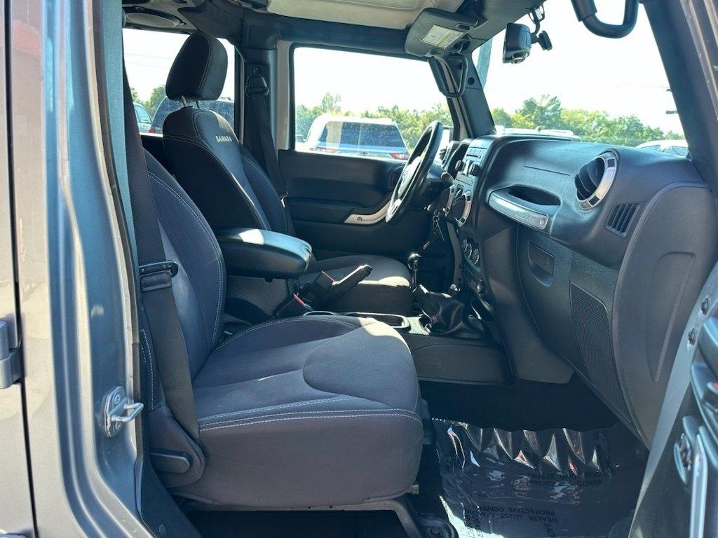 Jeep Wrangler Unlimited 4WD 4dr Sahara 2014