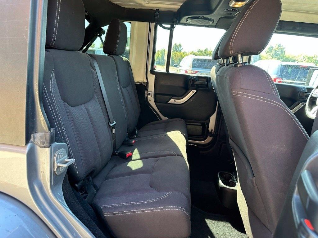 Jeep Wrangler Unlimited 4WD 4dr Sahara 2014
