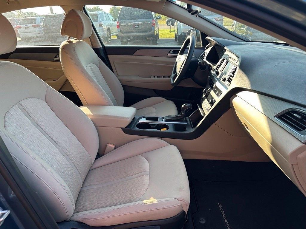 Hyundai Sonata Hybrid 4dr Sdn SE 2016