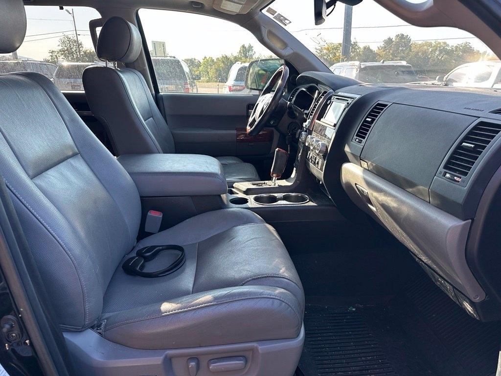 Toyota Sequoia Platinum 4WD (Natl) 2019