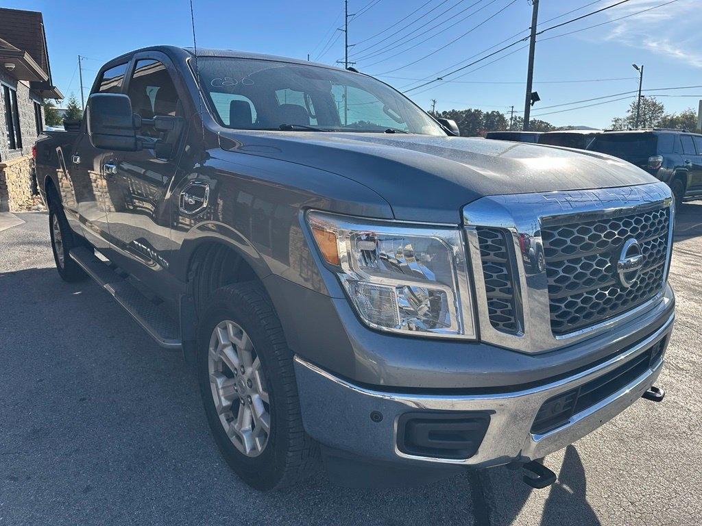 Nissan Titan XD 4x4 Gas Crew Cab SV 2018