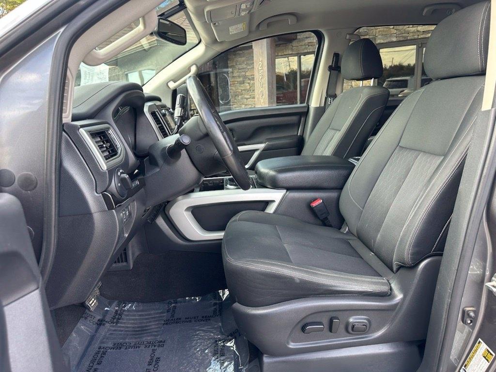 Nissan Titan XD 4x4 Gas Crew Cab SV 2018