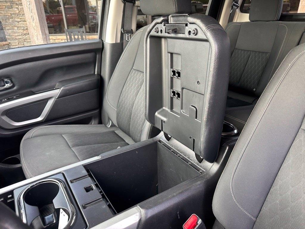 Nissan Titan XD 4x4 Gas Crew Cab SV 2018