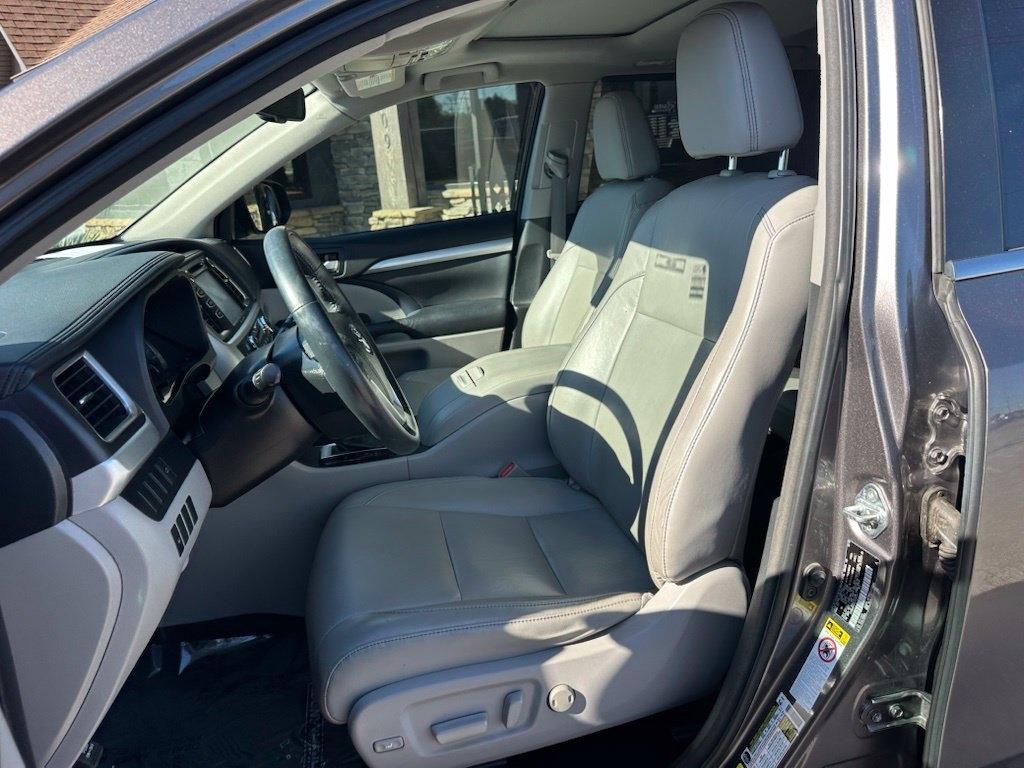 Toyota Highlander FWD 4dr V6 XLE (Natl) 2016