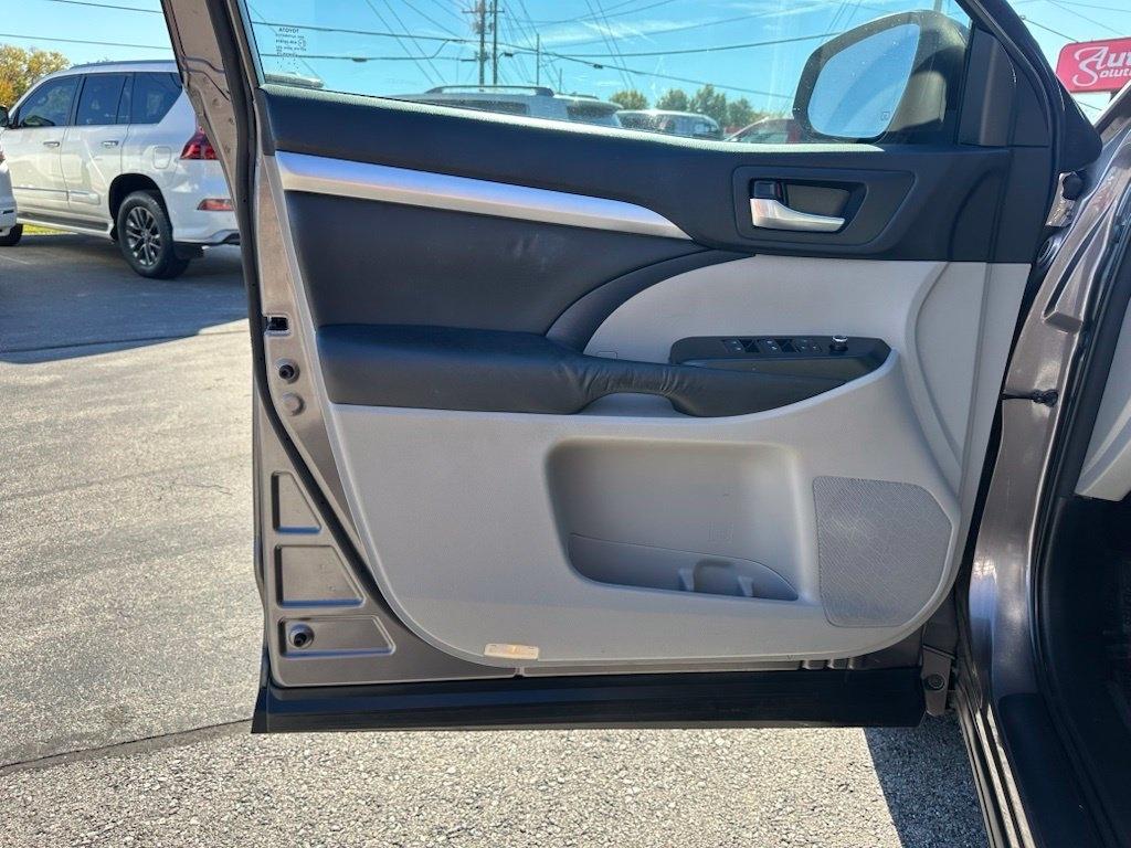 Toyota Highlander FWD 4dr V6 XLE (Natl) 2016