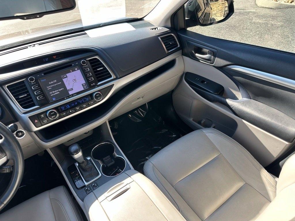 Toyota Highlander FWD 4dr V6 XLE (Natl) 2016