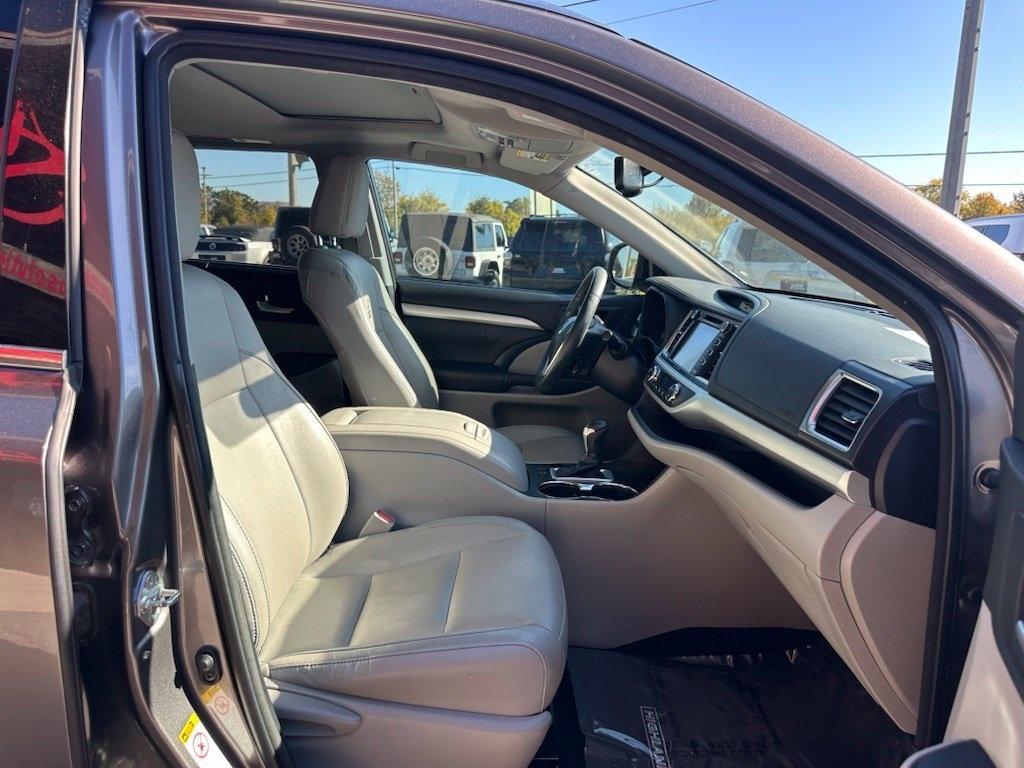 Toyota Highlander FWD 4dr V6 XLE (Natl) 2016