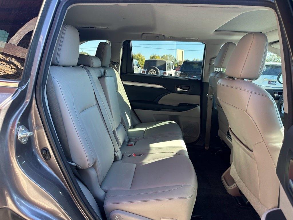 Toyota Highlander FWD 4dr V6 XLE (Natl) 2016