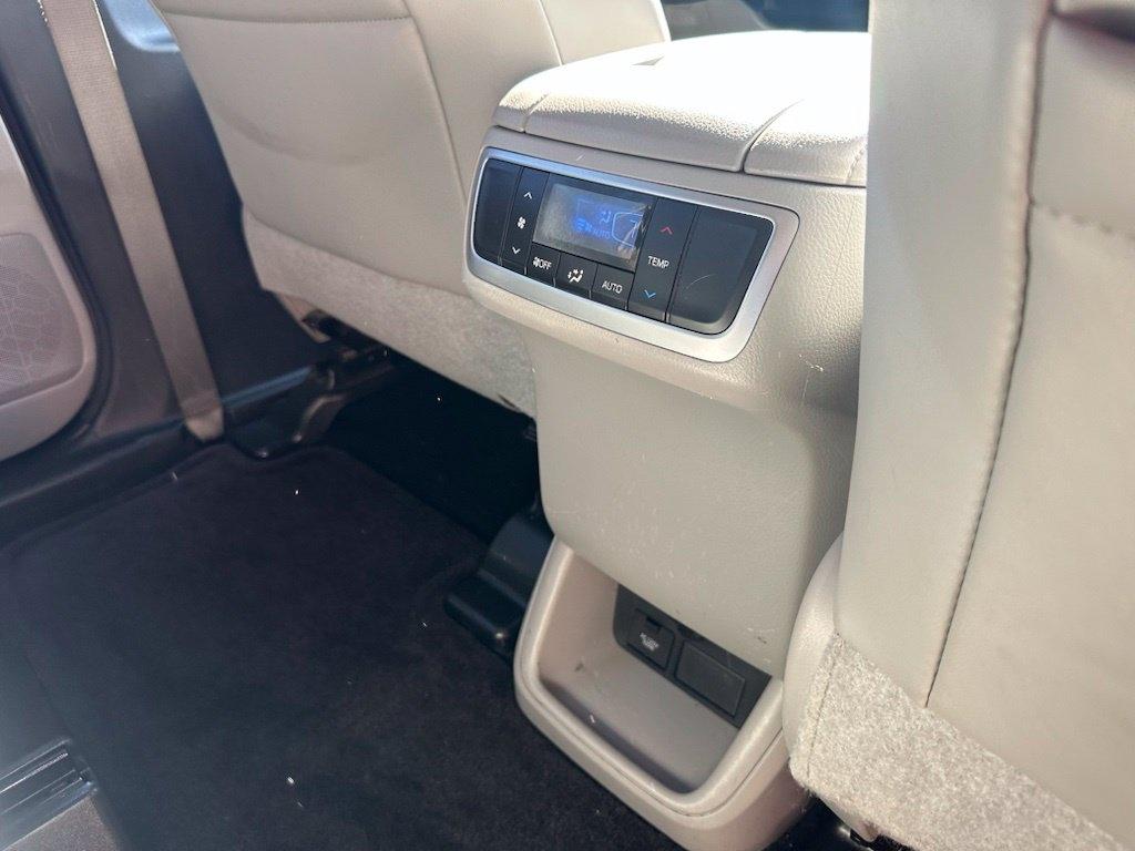 Toyota Highlander FWD 4dr V6 XLE (Natl) 2016