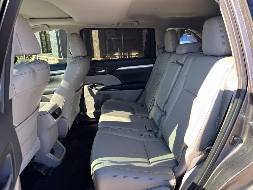 Toyota Highlander FWD 4dr V6 XLE (Natl) 2016