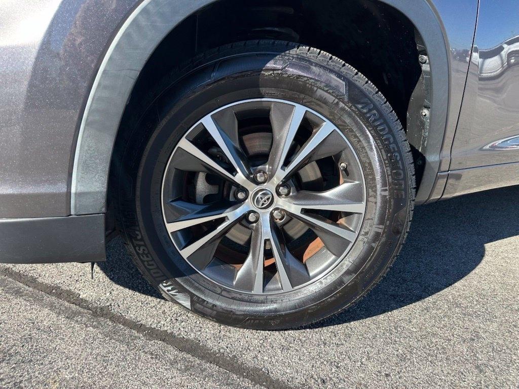 Toyota Highlander FWD 4dr V6 XLE (Natl) 2016