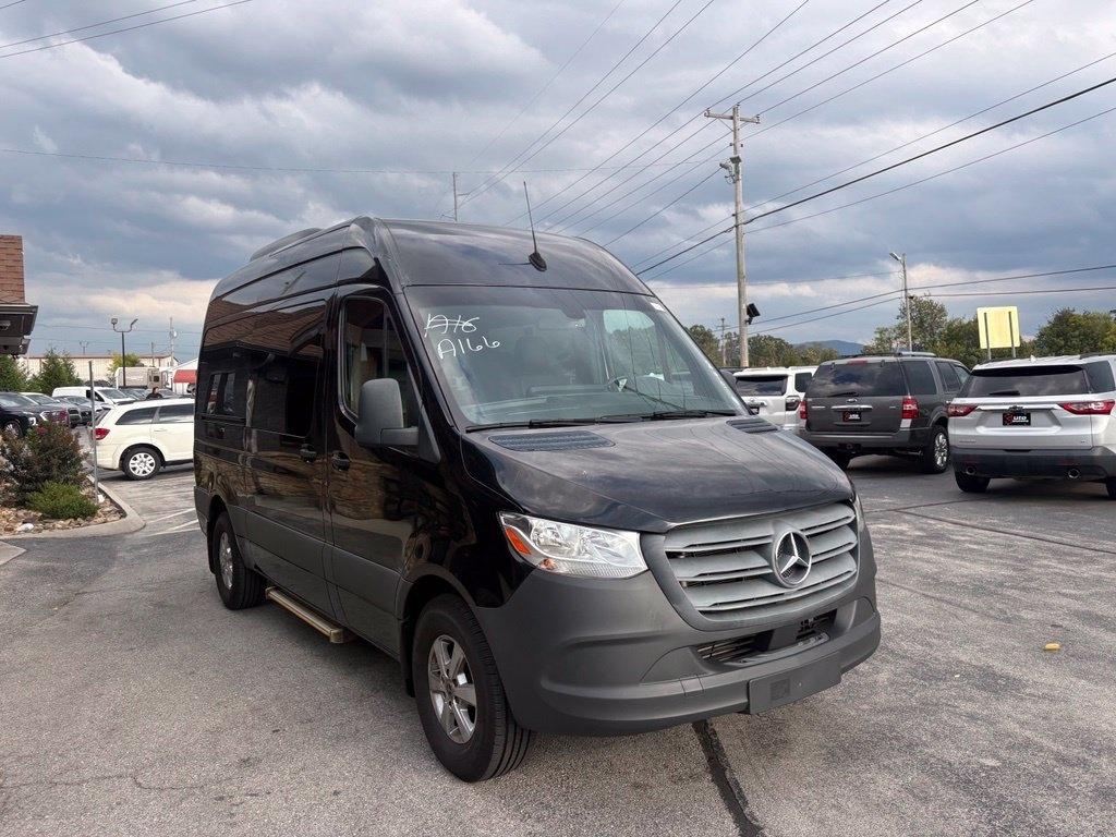 Mercedes-Benz Sprinter Passenger Van 2500 Standard Roof V6 144" RWD 2021