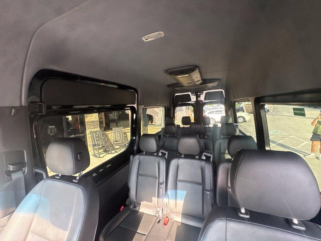 Mercedes-Benz Sprinter Passenger Van 2500 Standard Roof V6 144" RWD 2021