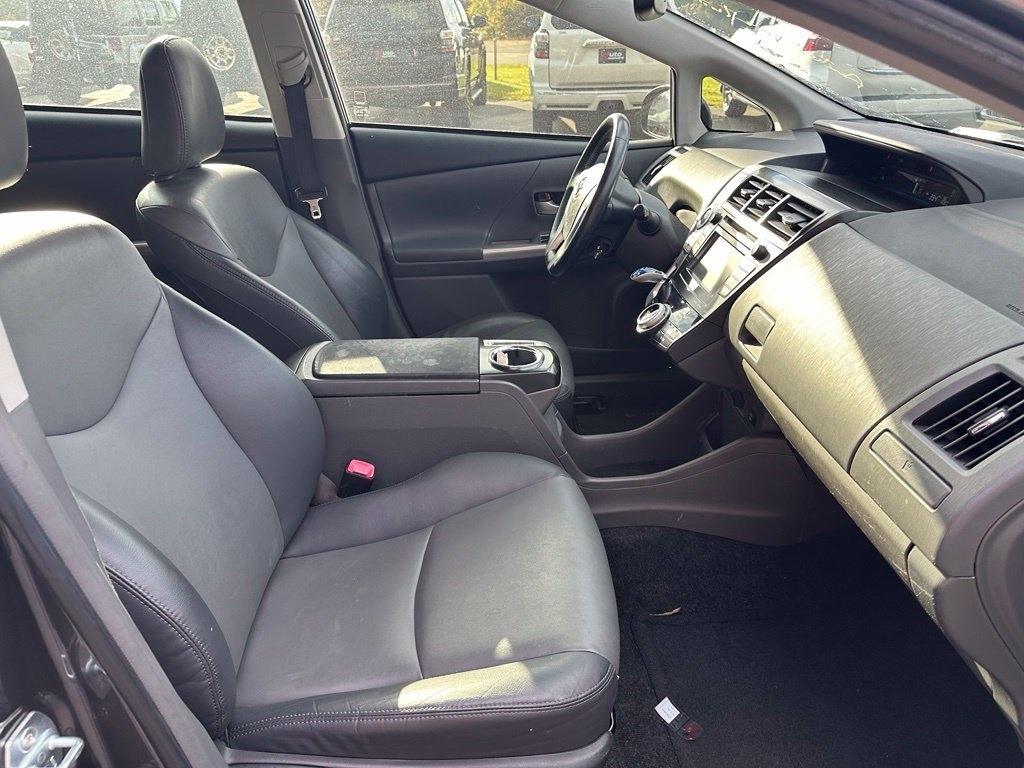 Toyota Prius V 5dr Wgn Three (Natl) 2013